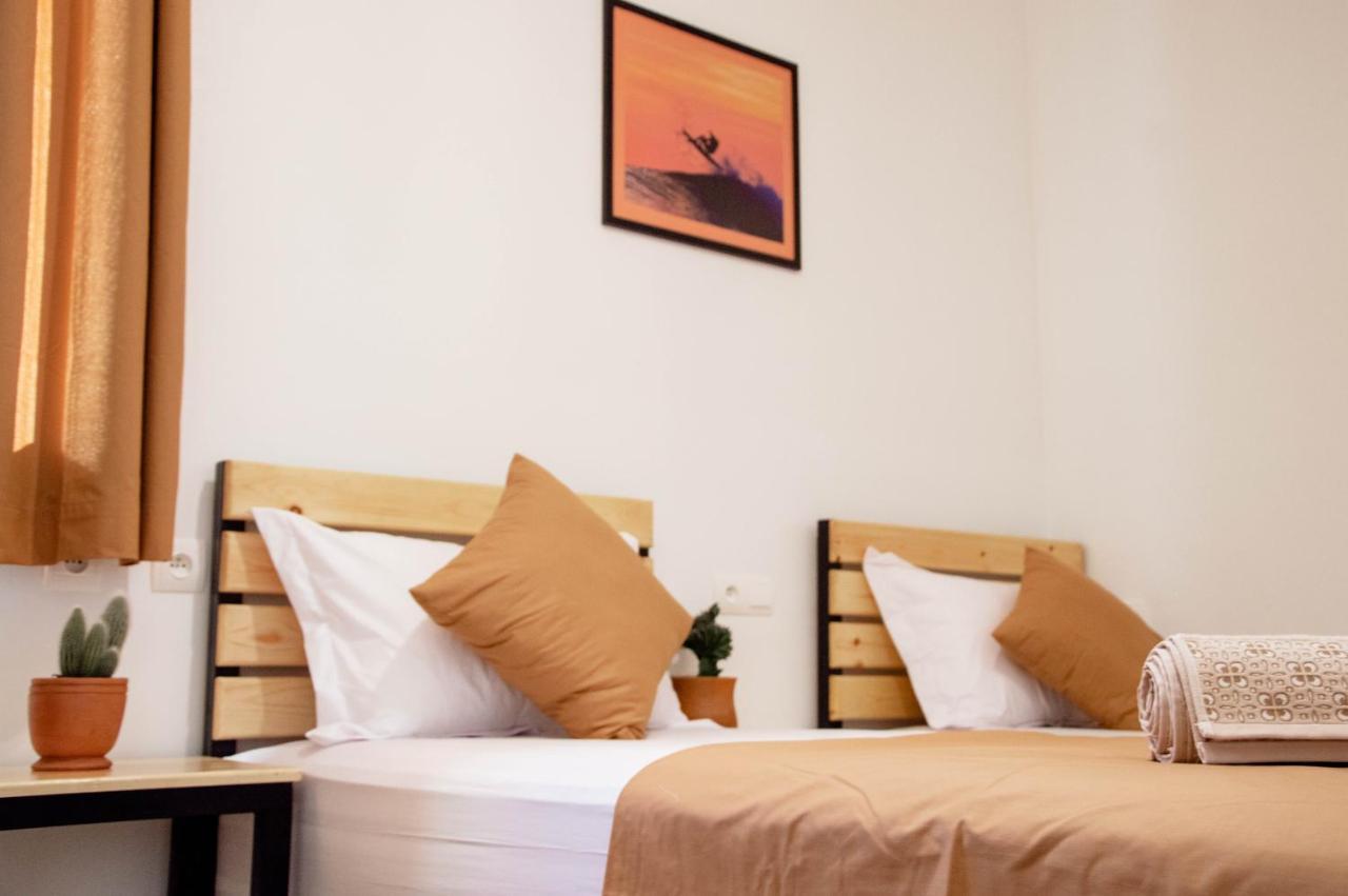 Mouja Surf Camp Hostel ทากาเซาท์ ภายนอก รูปภาพ